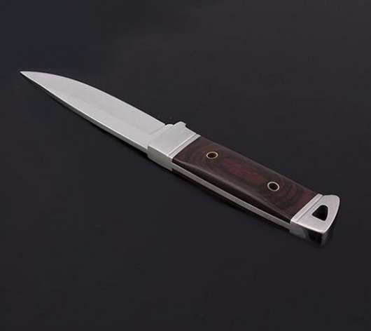Jaktkniv med mörkt trähandtag och slida med bältesrem, 18 cm